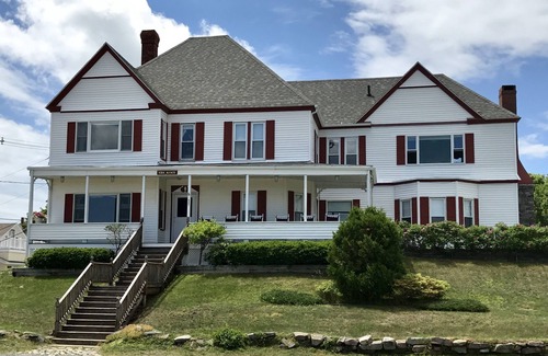 York Beach Cottage | Discover Diane Cottage at York Manor, Steps from the Beach