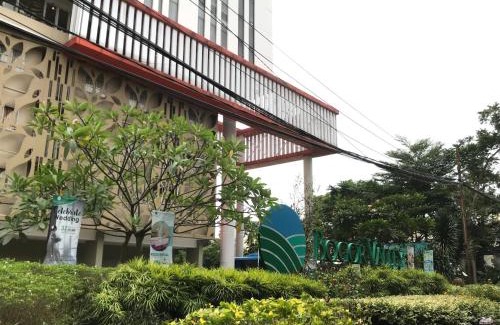 Bogor Apartment | Diantie's Room: Family-Friendly Stay with Pool & Hot Tub