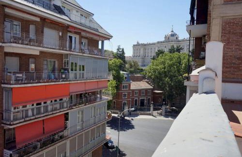Moncloa-Aravaca Apartment | Modern 2Bd/2Bth Retreat Near Plaza España - Family Friendly