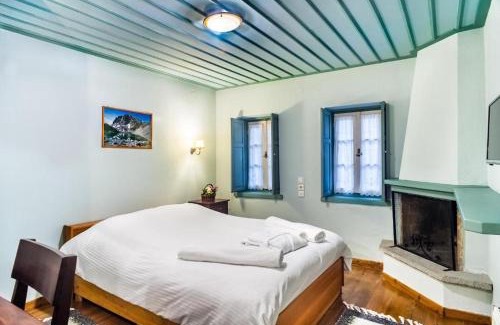 Mikro Papigko House | Pet-Friendly Dias Guesthouse with Restaurant & Family Amenities