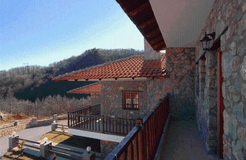 Elatochori Apartment | Discover Diaselon: Family-Friendly Stay with Hot Tub & Breakfast