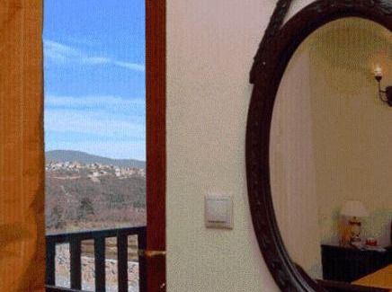 Elatochori Apartment | Discover Diaselon: Family-Friendly Stay with Hot Tub & Breakfast