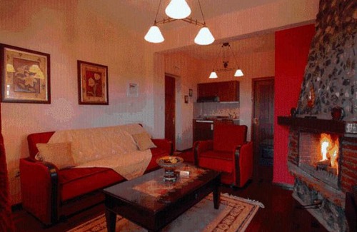 Elatochori Apartment | Discover Diaselon: Family-Friendly Stay with Hot Tub & Breakfast