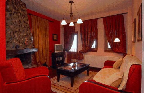 Elatochori Apartment | Discover Diaselon: Family-Friendly Stay with Hot Tub & Breakfast