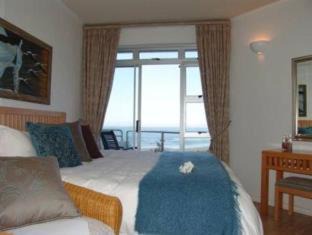 Jeffreys Bay House | Idyllic Diaz 15 House on the Bay with Oceanfront Pool