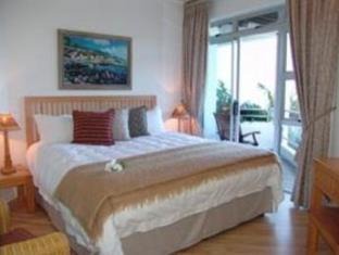 Jeffreys Bay House | Idyllic Diaz 15 House on the Bay with Oceanfront Pool