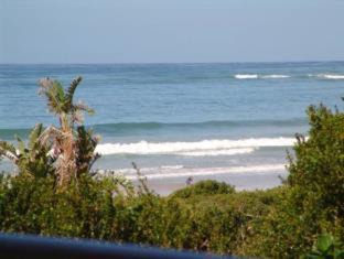 Jeffreys Bay House | Idyllic Diaz 15 House on the Bay with Oceanfront Pool