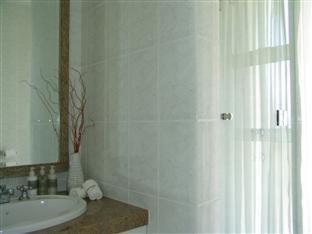 Jeffreys Bay House | Idyllic Diaz 15 House on the Bay with Oceanfront Pool