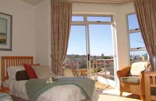 Jeffreys Bay House | Experience Diaz 15 House on the Bay with Pool & Breakfast
