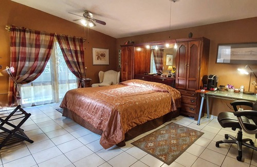 Chapalita House | Delightful Dickinson Guest House near Guadalajara Expo