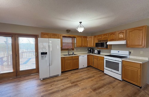 Vienna House | Dickson Trails to Adventure, Charming 2-Bedroom House in Vienna