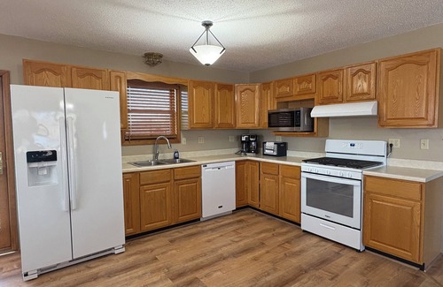 Vienna House | Dickson Trails to Adventure, Charming 2-Bedroom House in Vienna