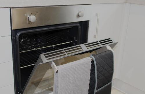 Didcot Apartment | Didcot Flat with Garden & Parking - Pet Friendly Retreat