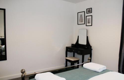 Didcot Apartment | Didcot - Cozy Flat with Garden, Parking & Pet Friendly