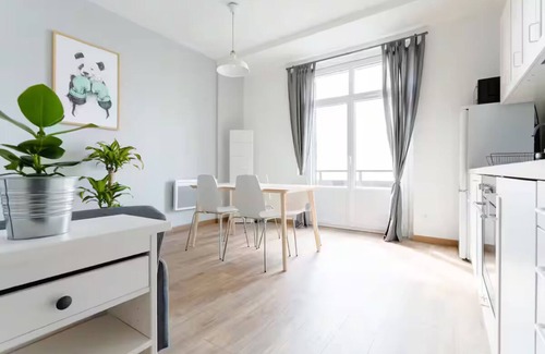 Quartier Chorier-Berriat Apartment | Diderot - Cosy apartment in Grenoble - Near train station