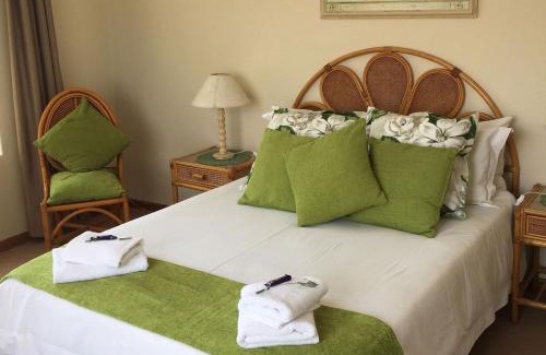 Jeffreys Bay Apartment | Experience DIE BRANDERS: Oceanfront Retreat with Beach Access