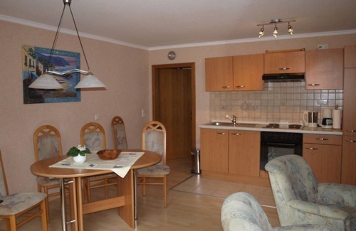 Losnich Apartment | Relaxing Retreat with Scenic Views by the Moselradweg