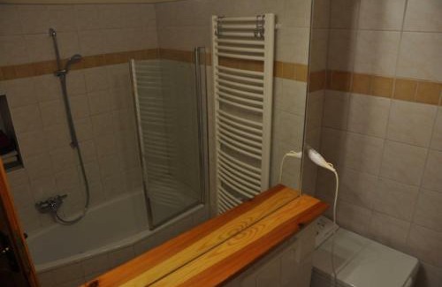 Altstadt Apartment | Experience Comfort at Die gute Stube - Family-Friendly Retreat
