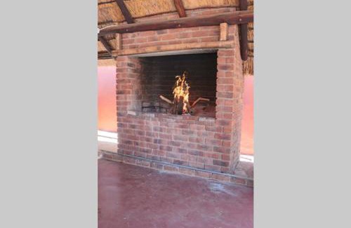 Bela-Bela House | Die Huis - Guest Rated 9.7 with Pool & Family-Friendly Amenities