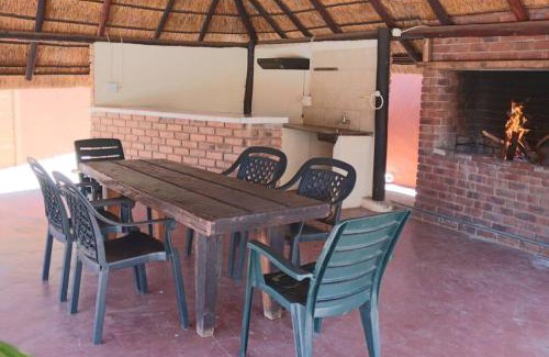 Bela-Bela House | Die Huis - Guest Rated 9.7 with Pool & Family-Friendly Amenities