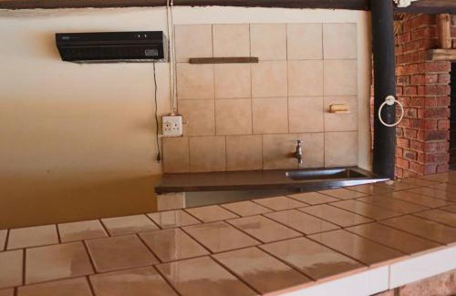 Bela-Bela House | Die Huis - Guest Rated 9.7 with Pool & Family-Friendly Amenities