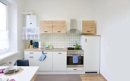 Solingen Apartment | Oceanfront Retreat: Guest Rated 9.3 with Scenic Views