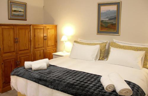 Wolseley Apartment | Discover Die Kelderhuis: Family-Friendly Stay with Dining