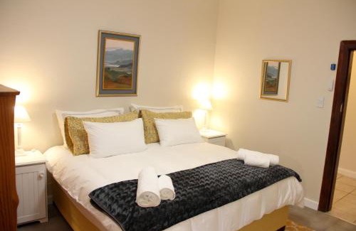 Wolseley Apartment | Discover Die Kelderhuis: Family-Friendly Stay with Dining