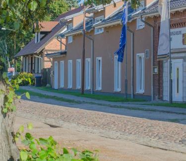 Weisen House | Discover Die Kulturscheune in Schilde: Pet-Friendly Escape