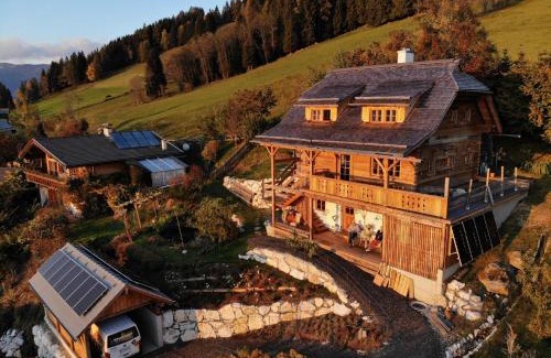 Ferndorf Ski Chalet | Die Mirnockhütte: Family-Friendly Retreat with Perfect Reviews