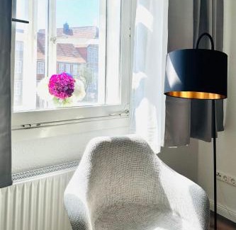 Stade Apartment | Die Stader Maisonette: Family-Friendly & Pet Friendly Stay