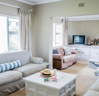 Still Bay House | Oceanfront Escape at Die Strandhuis - Unforgettable Stays