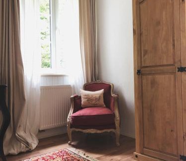 Neustadt-Gimmeldingen Bed & Breakfast | Remarkable Die Talmühle: Family-Friendly with Breakfast