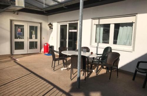 Dreieich Apartment | Die Werkstatt: Guest Rated 8/10 with Breakfast & Kitchen