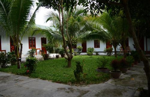 East Ham Tien Beach House | Discover Diem Lien Guesthouse: Breakfast & Family-Friendly