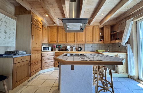 Ueberlingen Apartment | Scandinavian Style Retreat: Relax with Pool & Kitchen Access