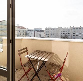 Yves Farge - Le Fleuve Apartment | Family-Friendly Stay at DIFY Bollier - Quartier Gerland