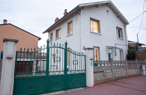 Parilly Apartment | Cozy DIFY Chalet à la ville - Parilly with Family Amenities