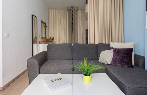 Saint Michel - Mairie Apartment | Convenient DIFY Sebastien Gryphe - Family-Friendly Stay