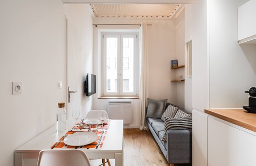 2nd Arrondissement Apartment | Cozy DIFY Suchet with Kitchen near Perrache/Confluence