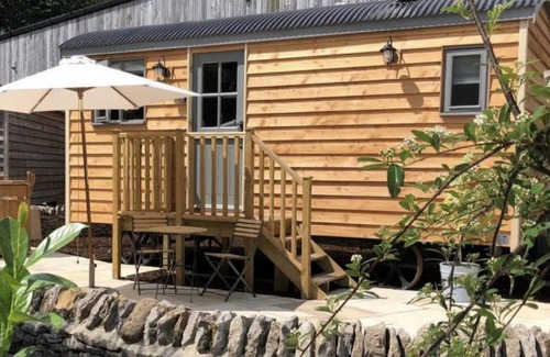 Foolow House | Exceptional Digby's Hut with Hot Tub & Pet-Friendly Options