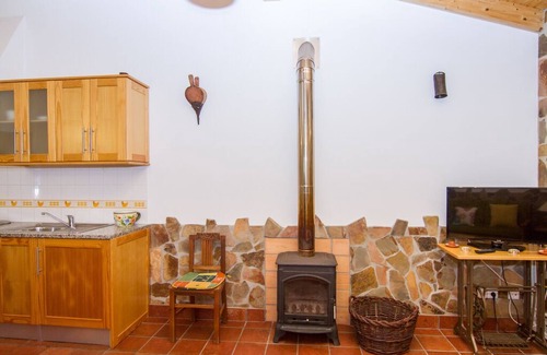 Priorada Villa | Discover Digne Yellow Villa: Pool, BBQ & Perfect Ratings!
