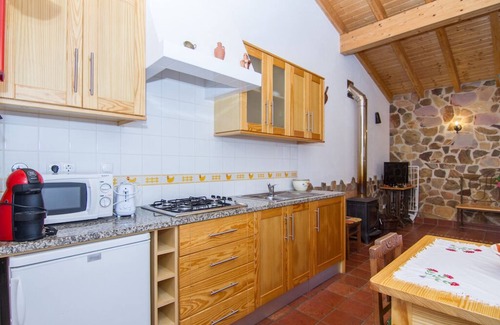 Priorada Villa | Discover Digne Yellow Villa: Pool, BBQ & Perfect Ratings!