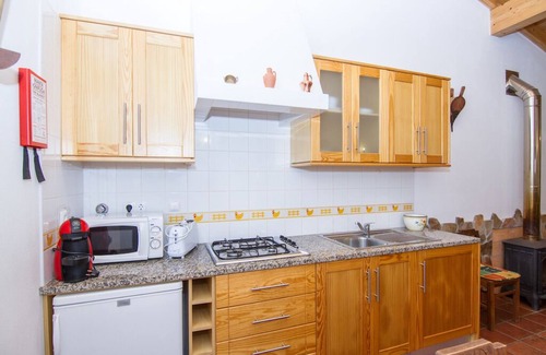 Priorada Villa | Discover Digne Yellow Villa: Pool, BBQ & Perfect Ratings!