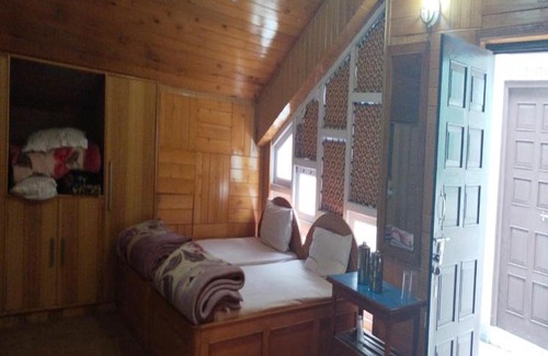 Lachung Hotel | Discover Dikiling Resort in Thomachi: Pet-Friendly Getaway