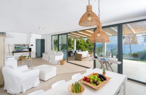 Sithonia Villa | Unforgettable Dilean Villa: 4-Star Oceanfront Escape