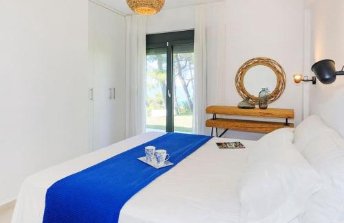 Sithonia Villa | Unforgettable Dilean Villa: 4-Star Oceanfront Escape