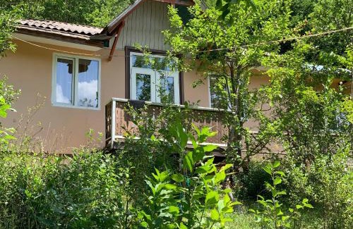 Dilijan Apartment | Experience DILI Cottage: Guest Rated 9/10 Stay Awaits