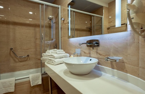 Samarkand Hotel | Unforgettable Stay at Dilimah Premium Hotel with Spa & Pool