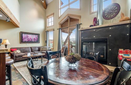 Dillon House | Family-Friendly Dillon Ridge Retreat with Perfect Review Score
